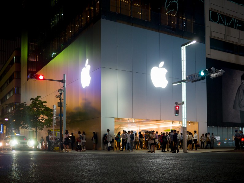 Bomb Threat at Japan Apple Store Ends Event